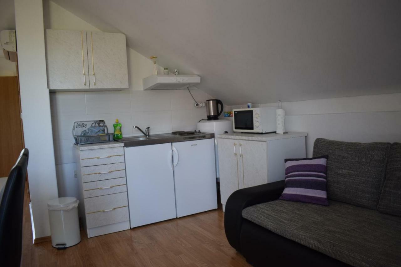 Apartment Silvia Слуни Екстериор снимка