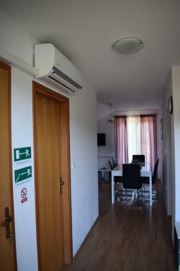 Apartment Silvia Слуни Екстериор снимка